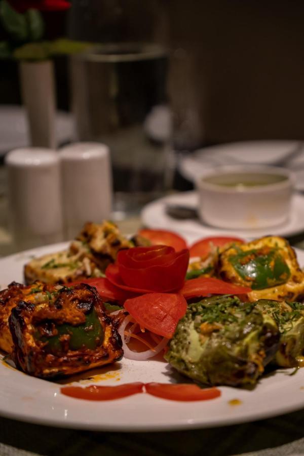 Barsana Boutique Hotel - Pure Vegetarian Calcuta Exterior foto